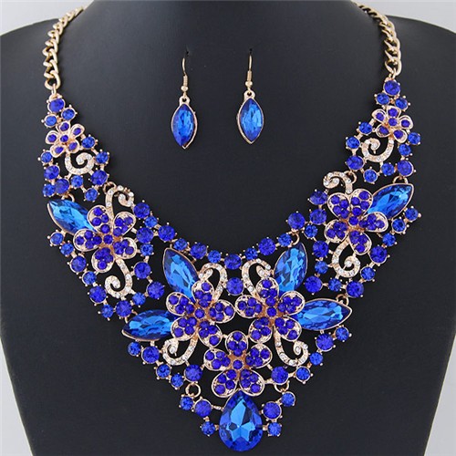 Wealthy Hollow Flowers and Vines Design Luxurious Necklace and Earrings ...