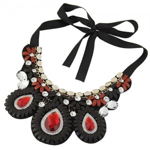 Bohemian Fashion Resin and Glass Gems Mingled Floral and Waterdrops Design Short Chunky Necklace - Red