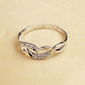 Rhinestone Inlaid Hollow Artistic Design 18K Platinum Plated Ring