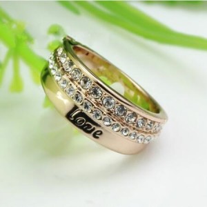Rhinestone Inlaid Classic Love Letter Rose Gold Ring