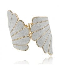 Angle Wings Dull Polish Texture Fashion Bangle - Golden