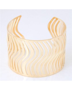 Waves Pattern Hollow-out Fashion Alloy Bangle - Golden