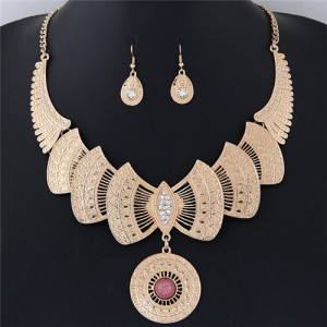 Rhinestone Decorated Feather Inspired Hollow-out with Round Pendant Fashion Necklace and Earrings Set - Golden