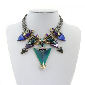 High Fashion Gems Combined Floral Style Chunky Chain Costume Necklace - Blue