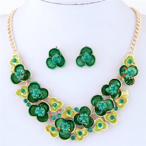 Prosperious Flowers Cluster Design Fashion Statement Necklace and Earrings Set - Green