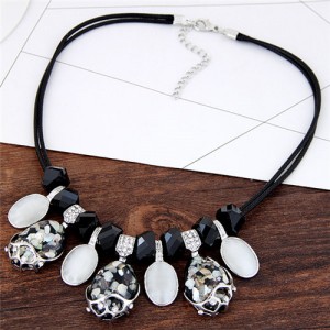 Gem and Rhinestone Inlaid Oval Pendants Short Fashion Rope Necklace - Gray