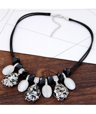 Gem and Rhinestone Inlaid Oval Pendants Short Fashion Rope Necklace - Gray