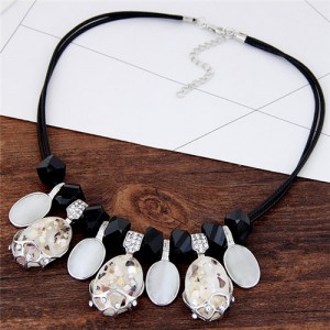 Gem and Rhinestone Inlaid Oval Pendants Short Fashion Rope Necklace - Champagne