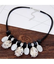 Gem and Rhinestone Inlaid Oval Pendants Short Fashion Rope Necklace - Champagne
