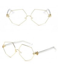 4 Colors Available Irregular Shape Spectacle Lens with Hands Held Frame Design Fashion Sunglasses