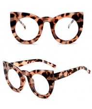 8 Colors Available Bold Frame Super Cool Cat Eye Shape High Fashion Sunglasses