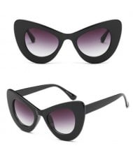 8 Colors Available Butterfly Shape Bold Frame Summer Beach Fashion Sunglasses