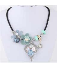 Delicate Flowers on the Leaf Design Fashion Statement Necklace - Blue
