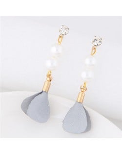 Korean Fashion Flower and Pearl Combo Design Graceful Fashion Stud Earrings - Gray
