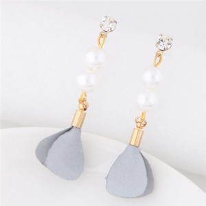 Korean Fashion Flower and Pearl Combo Design Graceful Fashion Stud Earrings - Gray