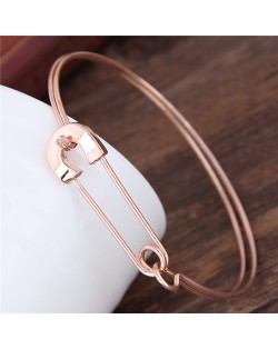 Unique Safety Pin Design Fashion Bangle - Golden