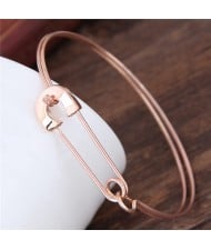 Unique Safety Pin Design Fashion Bangle - Golden