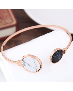 Black and White Gem Embellished Round Decoration Design Fashion Bangle - Golden