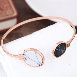 Black and White Gem Embellished Round Decoration Design Fashion Bangle - Golden