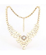 Resin Gems Embellished Young Fashion Statement Necklace - White