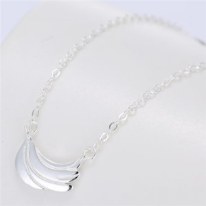 Elegant Alloy Feather Pendant Fashion Necklace - Silver