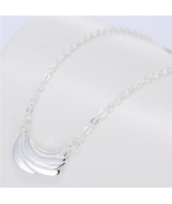 Elegant Alloy Feather Pendant Fashion Necklace - Silver
