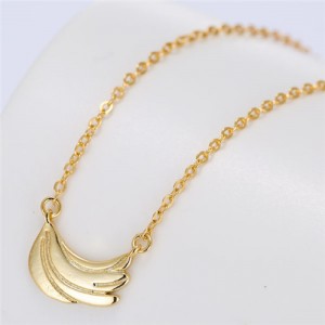 Elegant Alloy Feather Pendant Fashion Necklace - Golden