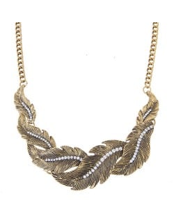 Rhinestone Inlaid Alloy Feather Pendant Costume Necklace - Golden