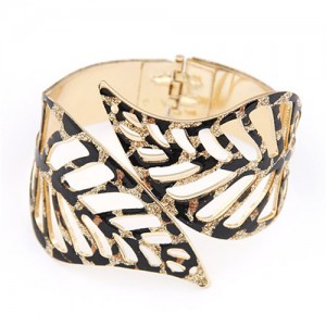 Gorgeous Hollow Leaves Bold Style Fashion Bangle - Black