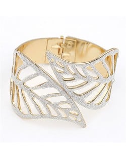 Gorgeous Hollow Leaves Bold Style Fashion Bangle - White