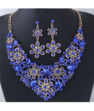Rhinestone Inlaid Hollow Flowers Cluster Fashion Necklace and Earrings Set - Blue