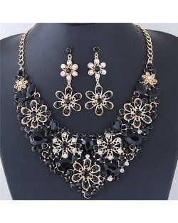 Rhinestone Inlaid Hollow Flowers Cluster Fashion Necklace and Earrings Set - Black