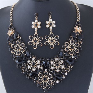 Rhinestone Inlaid Hollow Flowers Cluster Fashion Necklace and Earrings Set - Black