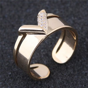 Cubic Zirconia Inlaid V Style Fashion Ring - Golden