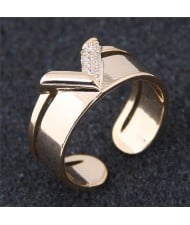 Cubic Zirconia Inlaid V Style Fashion Ring - Golden