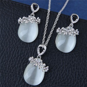Sweet Flowers Decorated Opal Waterdrop Fashion Necklace and Earrings Set - Silver