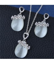 Sweet Flowers Decorated Opal Waterdrop Fashion Necklace and Earrings Set - Silver
