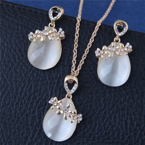 Sweet Flowers Decorated Opal Waterdrop Fashion Necklace and Earrings Set - Golden