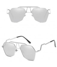 6 Colors Available Irregular Frame with Unique Design Legs Unisex High Fashion Sunglasses