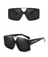 6 Colors Rivets Decorated Large Frame with Arrow Embellished Legs Unisex Fashion Sunglasses