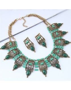 Turquoise Inlaid Vintage Hollow Folk Pattern Design Chunky Costume Necklace - Green