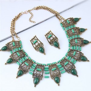 Turquoise Inlaid Vintage Hollow Folk Pattern Design Chunky Costume Necklace - Green