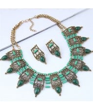 Turquoise Inlaid Vintage Hollow Folk Pattern Design Chunky Costume Necklace - Green