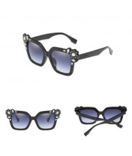 6 Colors Available Gems Embellished Frame Women High Fashion Sunglasses