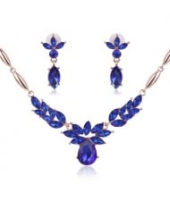 Rhinestone Flower Pattern Graceful 2pcs Golden Fashion Jewelry Set - Blue
