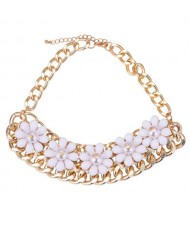 Candy Color Flowers Attached Chunky Golden Chain Short Fashion Necklace - White
