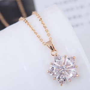 Delicate Cubic Zirconia Shining Flower Pendant Korean Fashion Costume Necklace - Golden