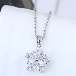 Delicate Cubic Zirconia Shining Flower Pendant Korean Fashion Costume Necklace - Silver