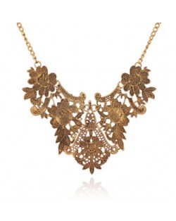 Vintage Hollow Flower Pattern Pendant Chunky Style Women Fashion Statement Necklace - Golden