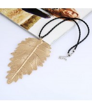 Giant Alloy Leaf Pendant High Fashion Rope Necklace - Golden